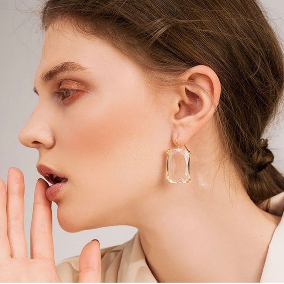 🍋2/$30 New Soft Pink Faceted Rectangle Drop Earrings - Picture 3 of 5